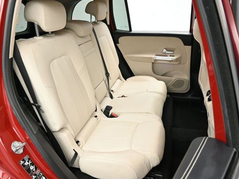 Used 2020 Mercedes-Benz GLB 250 GLB 250 w/ Premium Package image 18