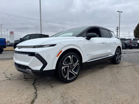 New 2026 Chevrolet Equinox EV LT image 2
