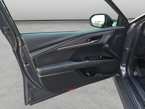 Used 2025 Toyota Camry LE w/ Convenience Package FWD image 34