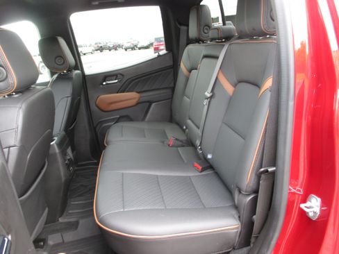 Used 2023 GMC Canyon AT4 w/ AT4 Premium Package AWD/4WD image 11