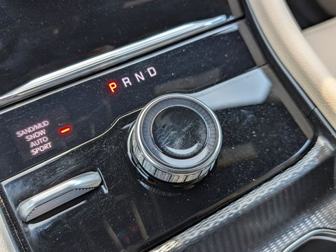 Used 2025 Jeep Grand Cherokee Limited w/ Luxury Tech Group II image 32