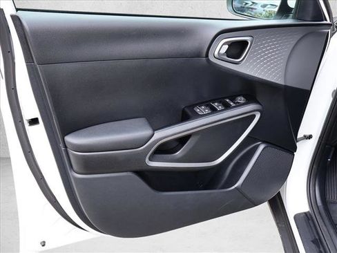 Used 2022 Kia Soul LX w/ Technology Package FWD image 12