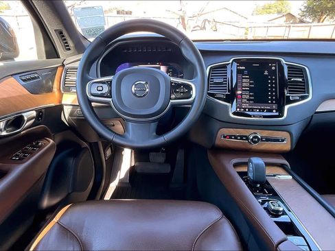 Used 2023 Volvo XC90 T8 Plus image 8