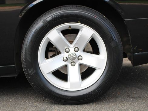 Used 2010 Dodge Challenger SE image 29