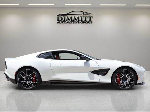 Used 2025 Aston Martin Vanquish RWD image 6