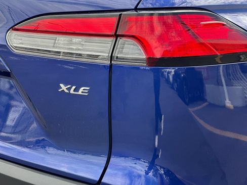 Used 2023 Toyota Corolla Cross XLE w/ Convenience Package FWD image 25