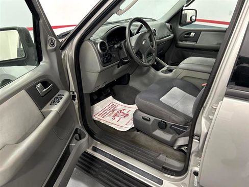 Used 2003 Ford Expedition XLT image 8