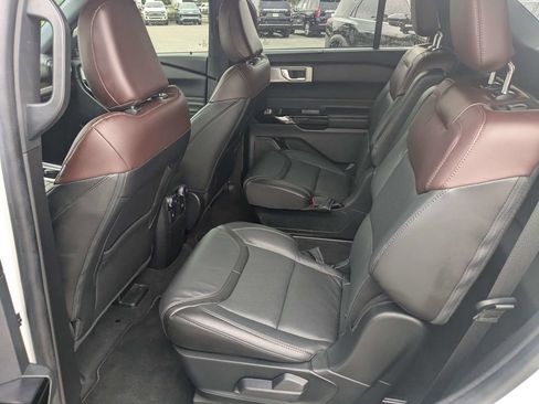 Used 2022 Ford Explorer Platinum w/ Technology Package AWD/4WD image 15
