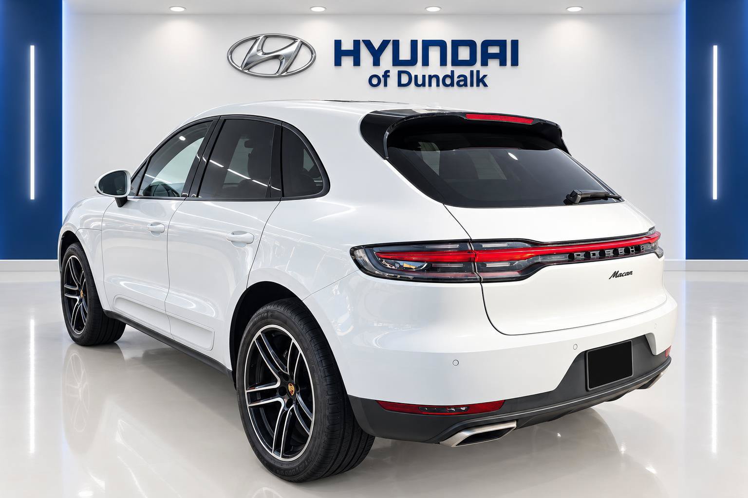 Used 2021 Porsche Macan AWD/4WD image 2