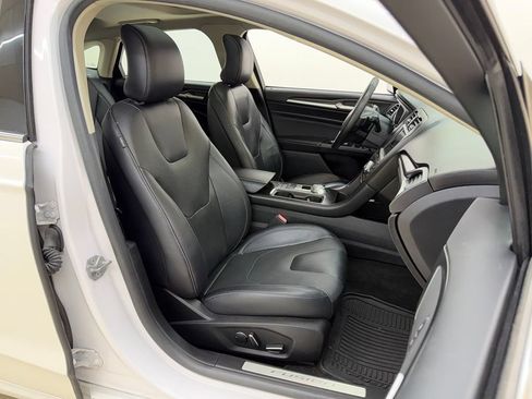 Used 2019 Ford Fusion Titanium FWD image 9