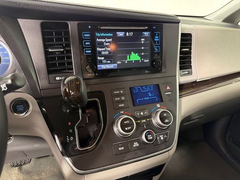 Used 2016 Toyota Sienna XLE w/ XLE Navigation Package FWD image 13