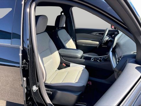 Used 2026 Chevrolet Traverse LT w/ Driver Confidence Package FWD image 8