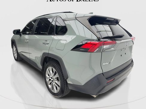 Used 2020 Toyota RAV4 XLE Premium image 10
