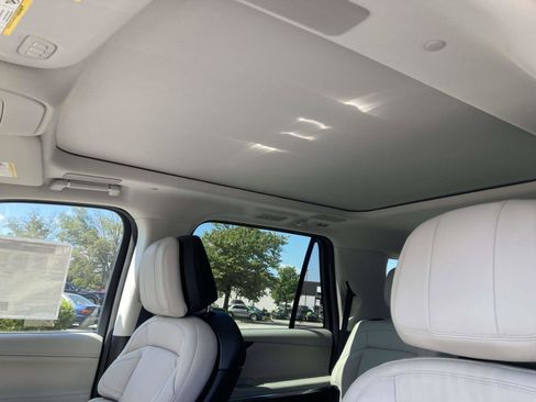 New 2025 Lincoln Navigator Reserve AWD/4WD image 22