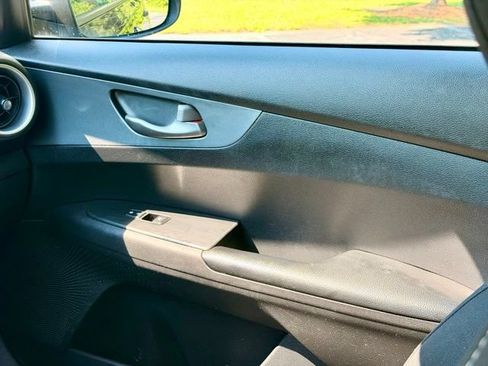 Used 2021 Kia Forte LXS FWD image 25