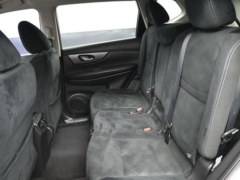 Used 2016 Nissan Rogue S w/ Appearance Package image 17