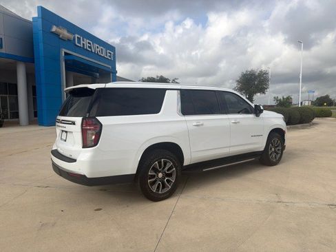 Used 2023 Chevrolet Suburban LT RWD image 16