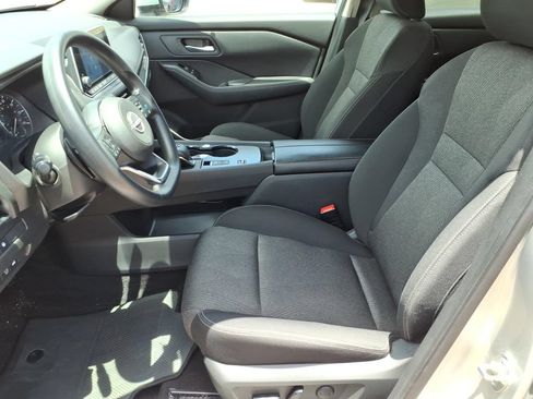 Used 2024 Nissan Rogue SV FWD image 11