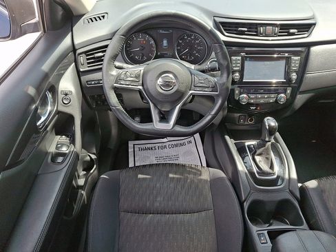 Used 2017 Nissan Rogue SV w/ SV Premium Package AWD/4WD image 11