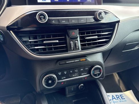 Used 2020 Ford Escape SE image 21