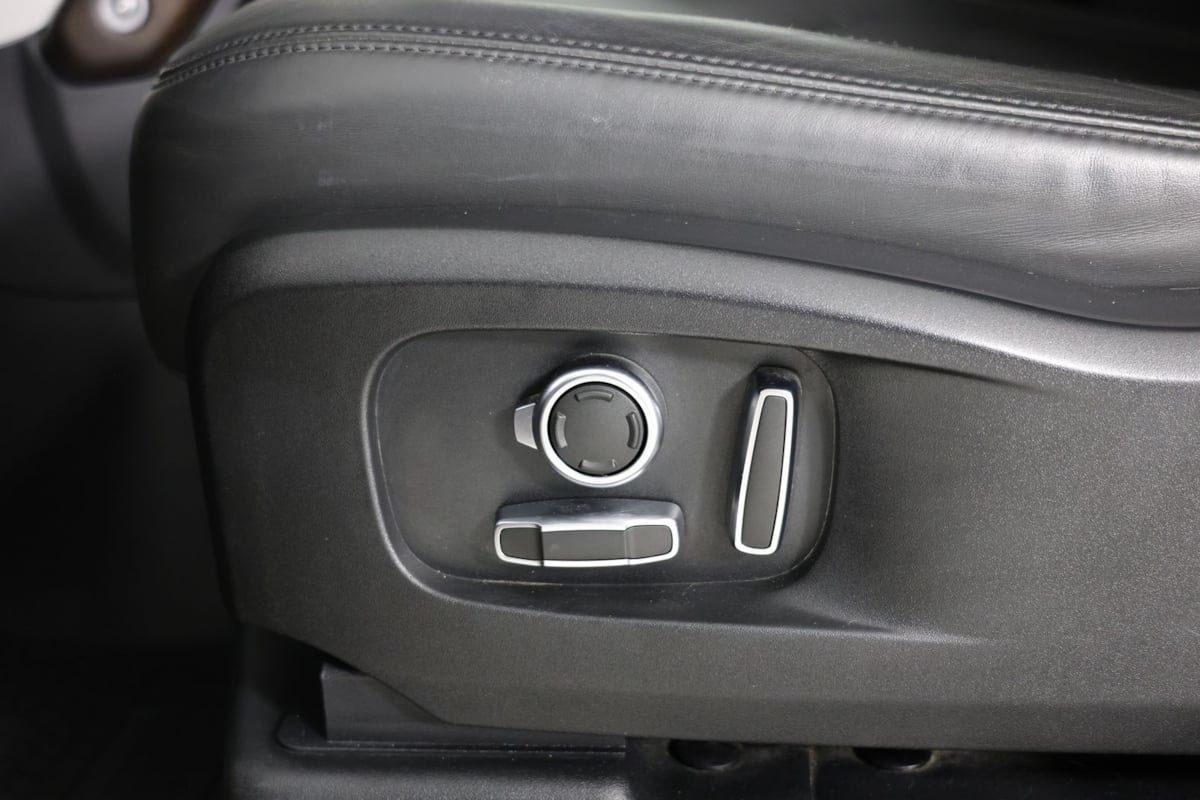 Used 2023 Land Rover Defender 130 First Edition AWD/4WD image 26