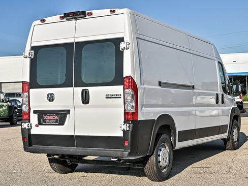 Used 2023 RAM ProMaster 2500 FWD image 8