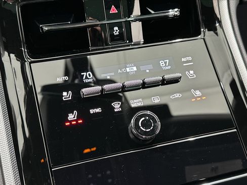Certified 2025 Porsche Panamera 4 AWD/4WD image 35