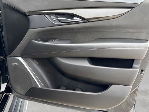 Used 2019 Cadillac Escalade ESV Platinum image 10