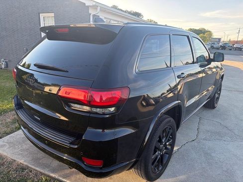 Used 2018 Jeep Grand Cherokee Altitude image 11