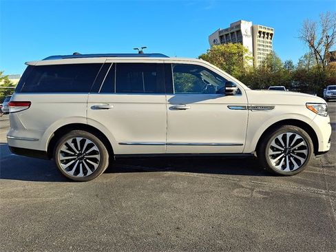 Certified 2022 Lincoln Navigator Reserve image 8
