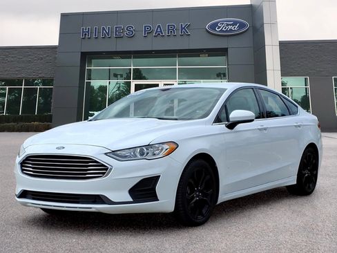 Used 2020 Ford Fusion SE FWD image 3