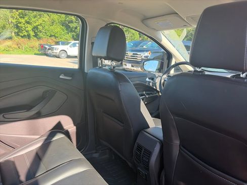 Used 2017 Ford C-MAX Energi SE w/ Equipment Group 402A FWD image 12
