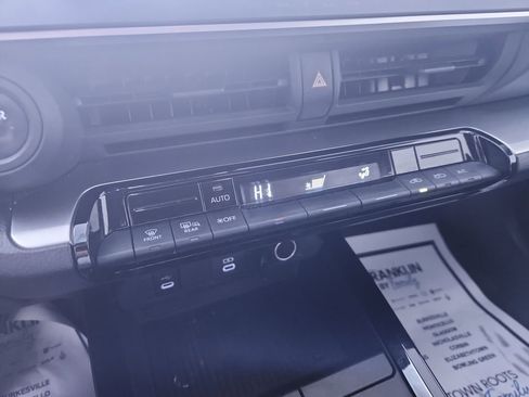 Used 2023 Toyota Prius LE image 18