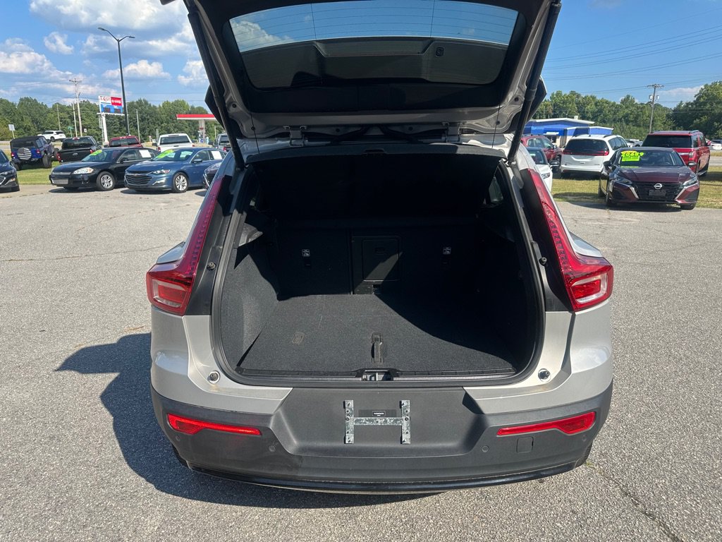 Used 2023 Volvo XC40 B4 Ultimate FWD image 10