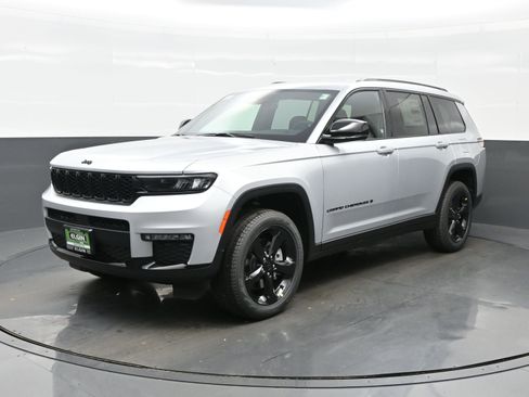 New 2025 Jeep Grand Cherokee L Limited w/ Black Appearance Package AWD/4WD image 2