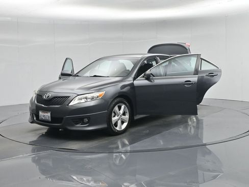 Used 2010 Toyota Camry SE image 29