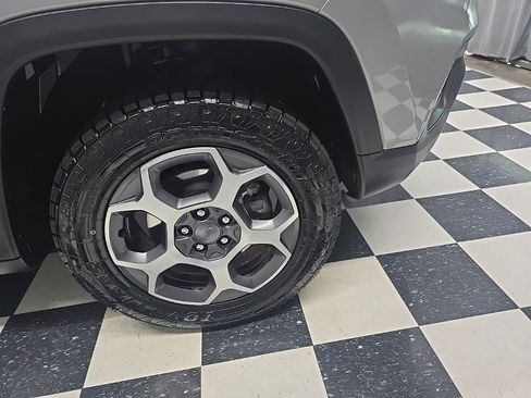 Used 2022 Jeep Compass Trailhawk image 4