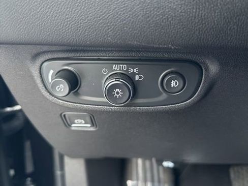 Used 2024 GMC Terrain SLT image 32