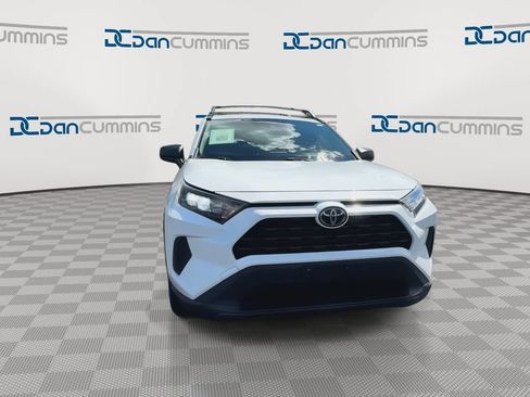 Used 2019 Toyota RAV4 LE AWD/4WD image 3