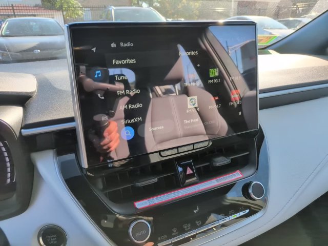 Used 2025 Toyota Corolla SE w/ SE Premium Package FWD image 19