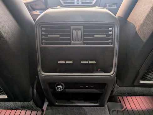 Used 2024 Porsche Cayenne Coupe image 27