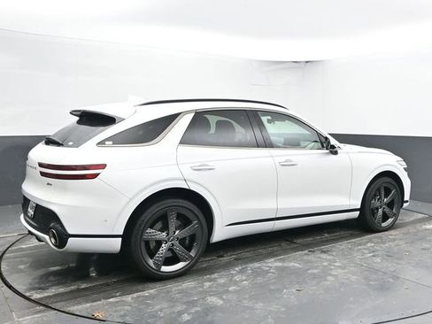 Used 2023 Genesis GV70 2.5T Sport Prestige w/ Sport Prestige Package image 11