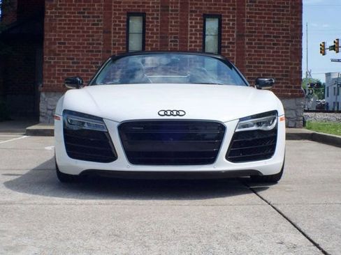 Used 2014 Audi R8 V8 w/ Convenience Package AWD/4WD image 2