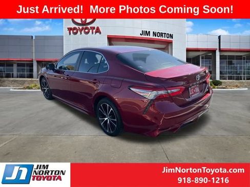Used 2018 Toyota Camry SE image 6