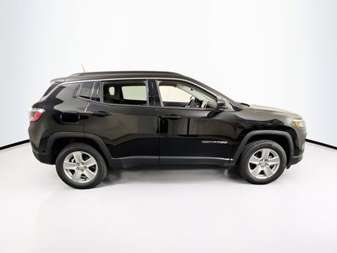 Used 2022 Jeep Compass Latitude w/ Sun and Sound Group AWD/4WD image 4