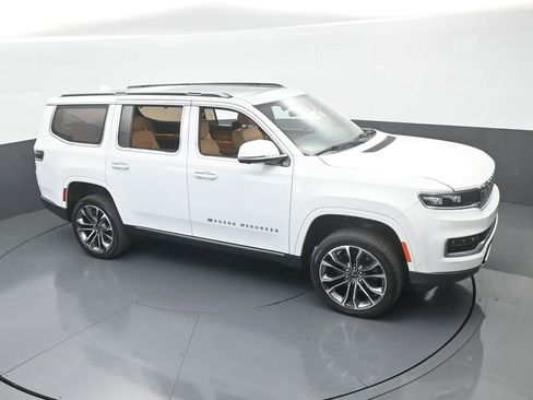 Used 2022 Jeep Grand Wagoneer Series III w/ Rear Seat Video Group 1 image 70