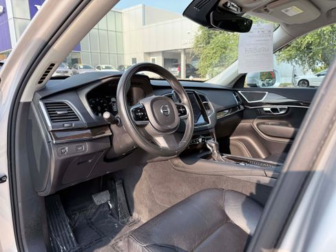 Used 2018 Volvo XC90 T5 Momentum w/ Convenience Package FWD image 15