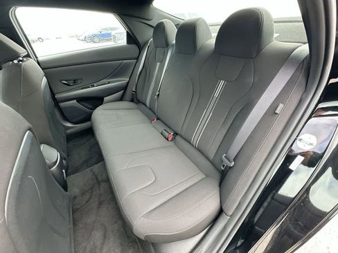 Used 2025 Hyundai Elantra SEL FWD image 21