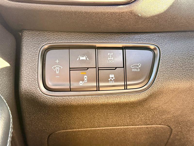 Used 2020 Hyundai Santa Fe Limited AWD/4WD image 16