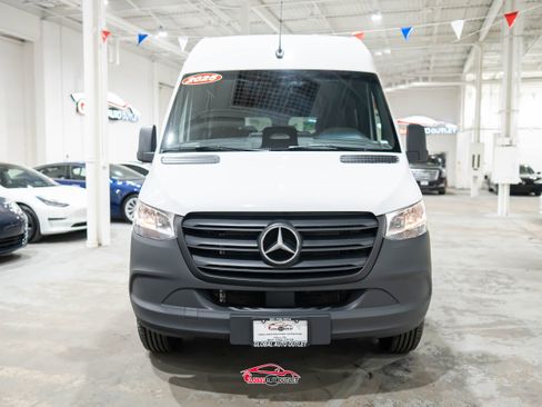 Used 2025 Mercedes-Benz Sprinter 2500 image 2